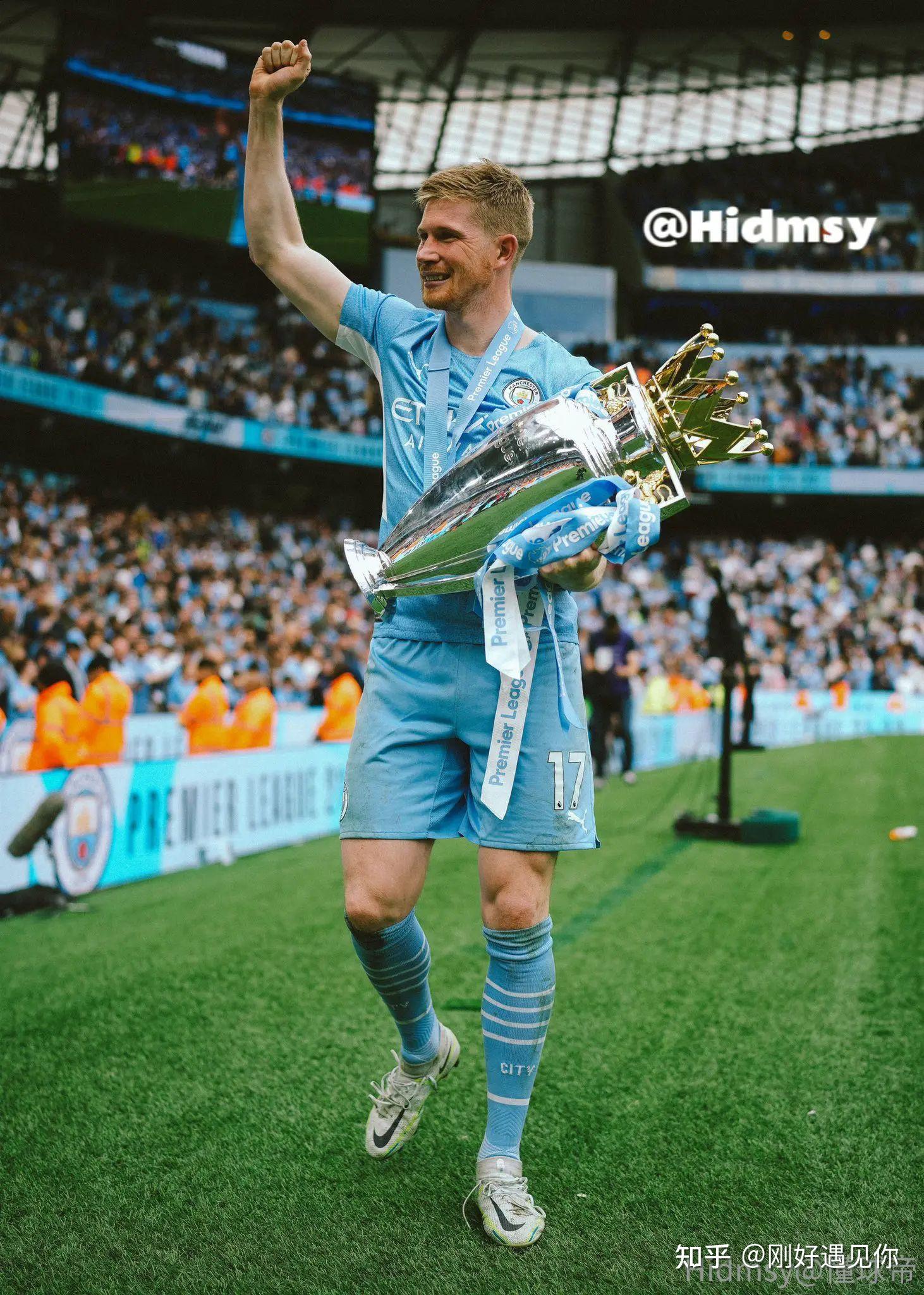 记者：于汉超参加教练员培训班，冬训时以助教身份与申花会合（记者称于汉超正参加教练员培训，冬训将以助教身份与申花汇合）