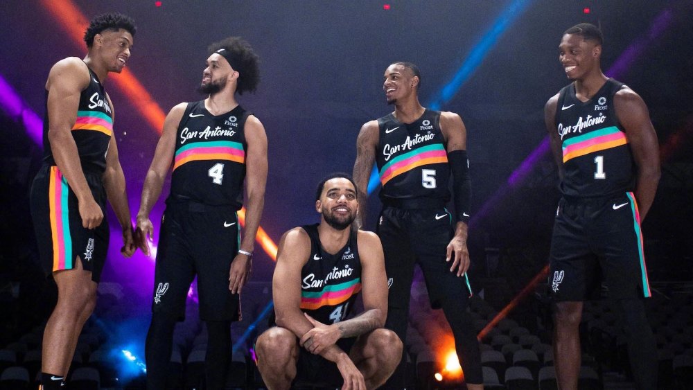 荷兰女国脚罗尔德公开谈论与女友恋情，两人曾因亲密照片受批评（荷兰女足国脚罗尔德公开谈与女友的感情，二人曾因亲密照遭到批评）