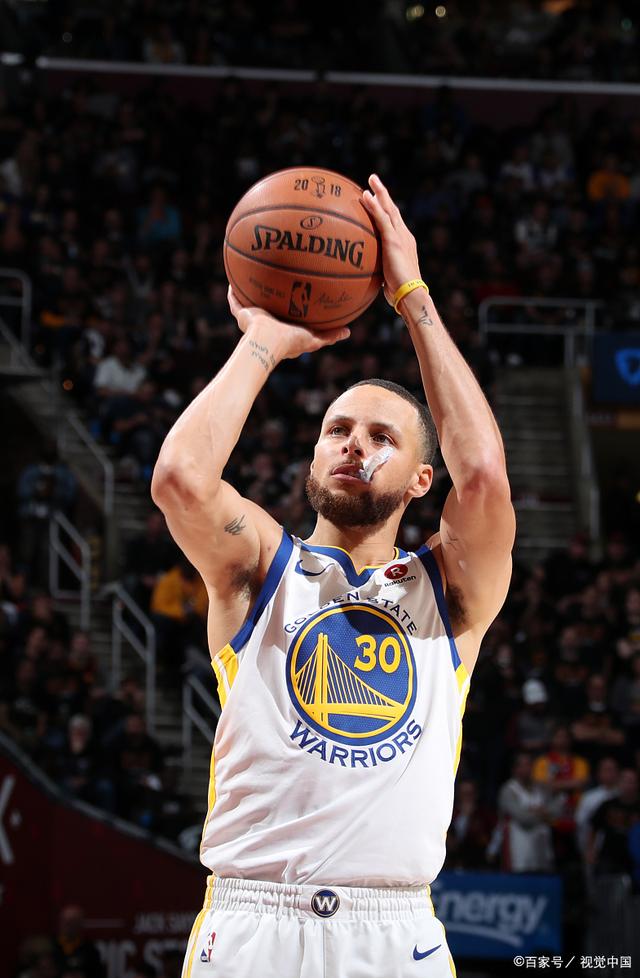 萨拉赫欧冠遭除名！利物浦内讧升级，功勋巨星与俱乐部彻底决裂（欧冠名单不见萨拉赫！利物浦风波加剧，功勋巨星与俱乐部分道扬镳）