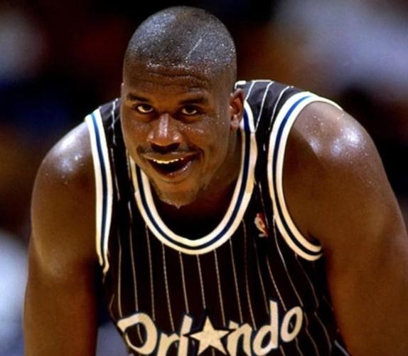 拉斯穆斯·霍伊伦(22 岁)在那不勒斯对阵尤文图斯的比赛中攻入 2 个进球！（22岁拉斯穆斯·霍伊伦在那不勒斯对尤文一役梅开二度！）