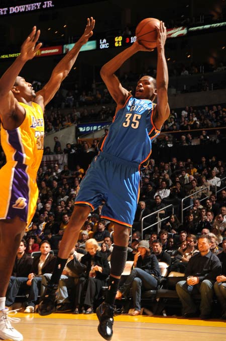 东里状态低迷，合计3中0+1失误（东里手感冰凉：3投0中外加1次失误）