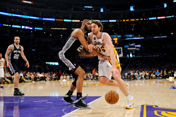 国安球迷跟河南球迷在烧烤店发生冲突，涉事球迷已经被警察带走（烧烤店内国安与河南球迷发生冲突，涉事球迷已被警方带走）