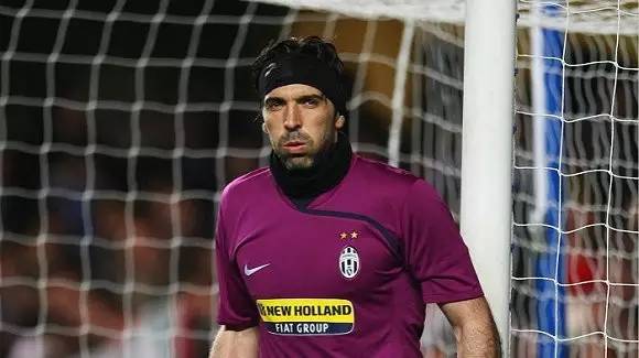 津媒：足协可能在2026年元旦之前给国足主帅邵佳一安排见面会（津媒称：足协或于2026年元旦前为国足主帅邵佳一举行见面会）