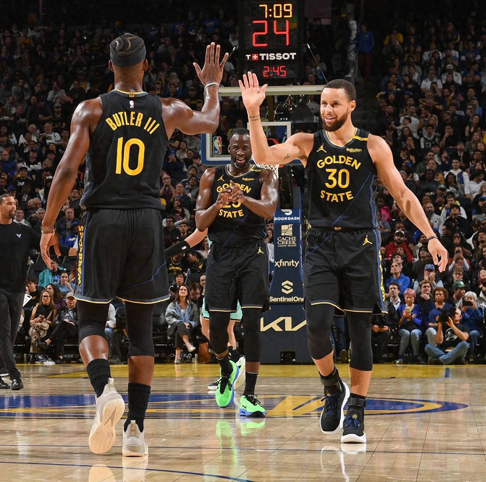 教练赛后落泪太真实（教练赛后泪洒赛场，真情流露）