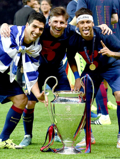 王博谈新援：桑普森&塔克和队友化学反应不错，还有融入空间（王博评新援：桑普森、塔克与队友默契不错，仍需进一步磨合）