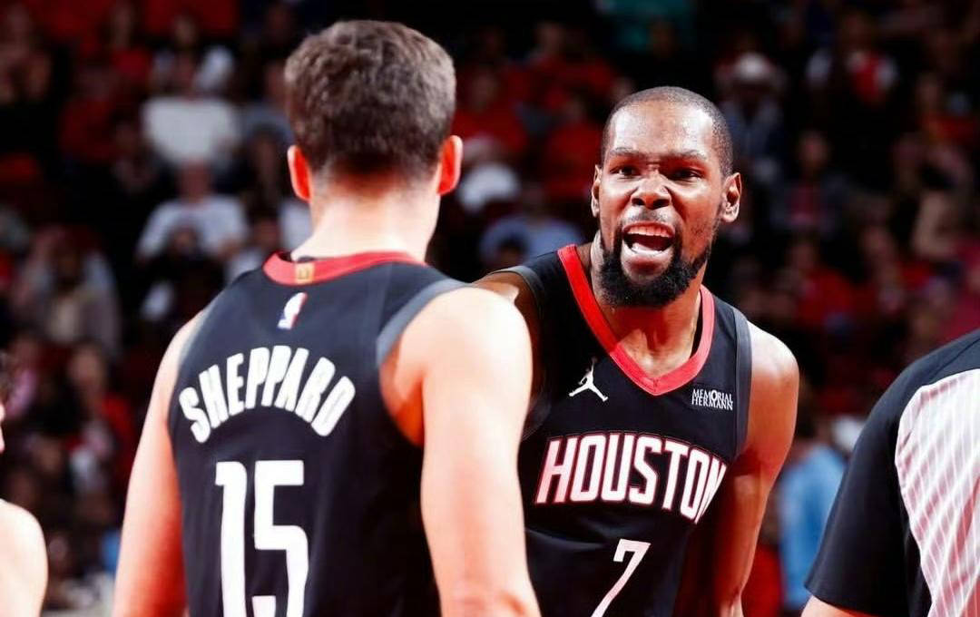 斯基拉：狼堡希望永久转会签下菲尔克鲁格，但球员想去米兰（斯基拉：狼堡寻求买断菲尔克鲁格，球员倾向加盟米兰）