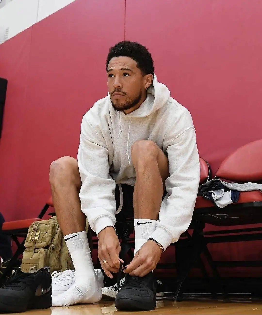 掘金约基奇豪取三双战胜快船（约基奇砍下三双，掘金力克快船）