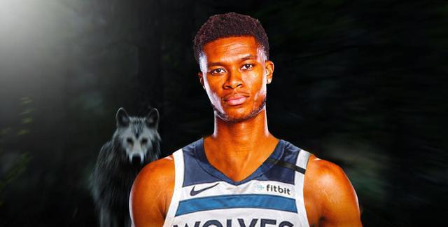 球星突破防线送出助攻（球星强突防线奉献助攻）