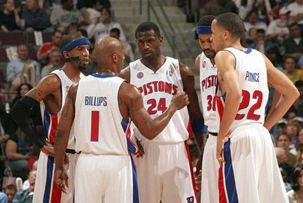 萨姆纳火力全开，高效投射助力球队领先（萨姆纳手感火热，高效投篮助球队领先）