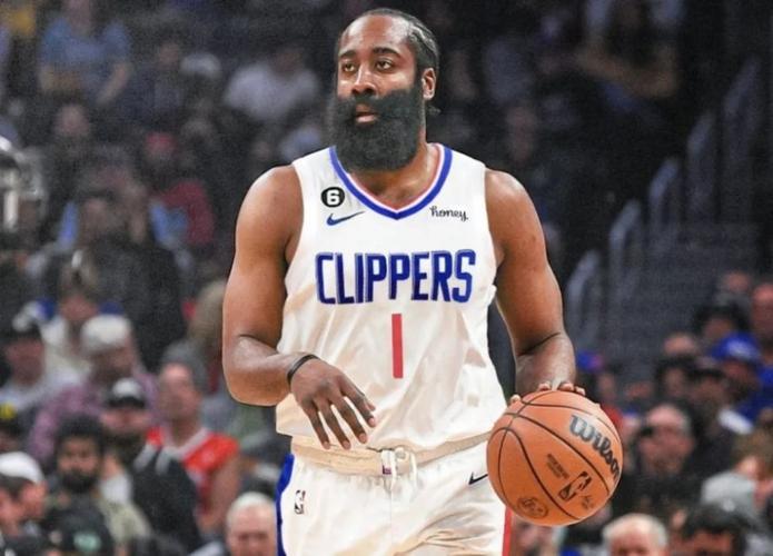 外媒：下赛季欧冠联赛阶段用球将采用白+薄荷绿+紫创新配色（外媒称：下赛季欧冠联赛阶段比赛用球将启用白、薄荷绿与紫的全新配色）