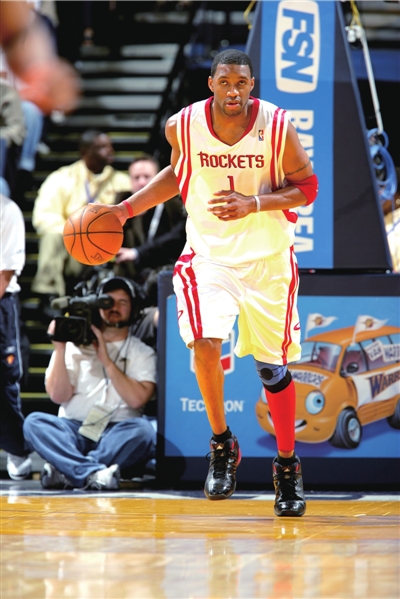 欧冠战报：里奥斯传射巴雷罗破门，本菲卡2-0完胜那不勒斯（欧冠：里奥斯一传一射，巴雷罗建功，本菲卡2-0击败那不勒斯）