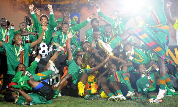 丹麦主帅：霍伊伦已完全恢复并准备就绪，此役目标直指世界杯（丹麦主帅：霍伊伦伤愈待命，此战剑指世界杯）