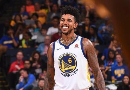 尼克斯19年招募伦纳德绝密视频曝光：来纽约吧，美女任你挑（曝尼克斯2019年招募伦纳德视频：劝其来纽约，称美女随便挑）