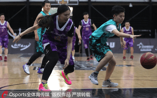 温家宝：球迷的呐喊让我们充满动力，场下我也会跟着他们唱歌（温家宝：球迷的呐喊激励着我们，场下我也会与他们一起唱歌）