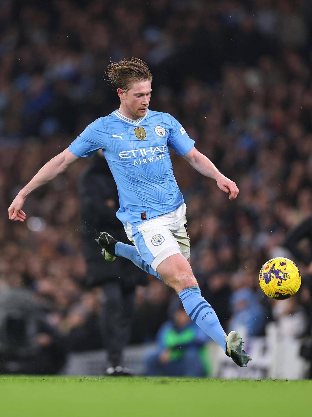 记者：舍瓦利耶因脚踝肿胀无法随队训练，能否出战雷恩存疑（舍瓦利耶脚踝肿胀缺席合练，出战雷恩成疑）