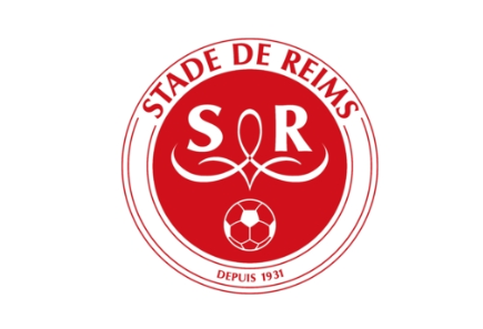 今晚战卫冕冠军！媒体人晒上海主帅卢伟与洛夫顿交流（今夜对阵卫冕冠军！媒体人分享上海主帅卢伟与洛夫顿互动）