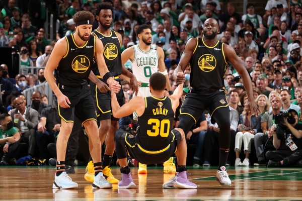 尼日利亚11月大名单：奥斯梅恩、卢克曼、丘库埃泽在列（尼日利亚公布11月名单：奥斯梅恩、卢克曼、丘库埃泽入选）