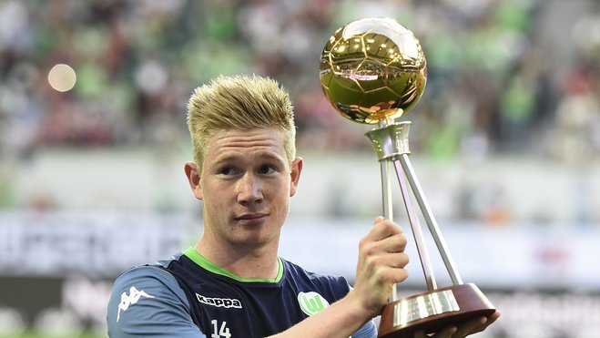 曼联中场梅努的未来：从边缘到重生（从边缘到崛起：曼联中场梅努的前路）